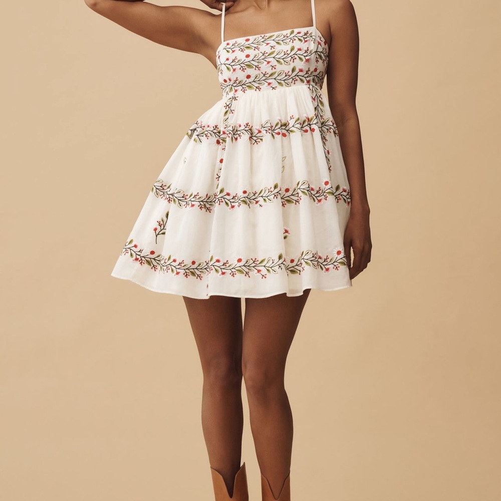 Chic White Floral Embroidered Mini Dress